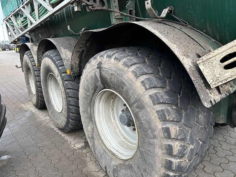 Claas Xerion 3300 Trac **Halloween-Aktionspreis**