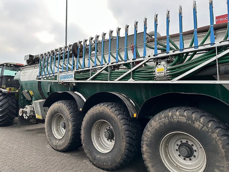 Claas Xerion 3300 Trac **Halloween-Aktionspreis**