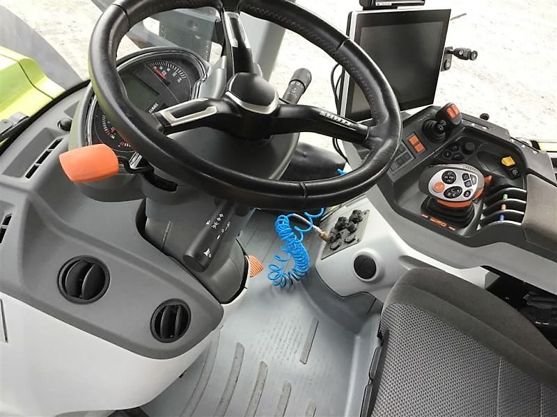 Claas TRAKTOR AXION 830 CM