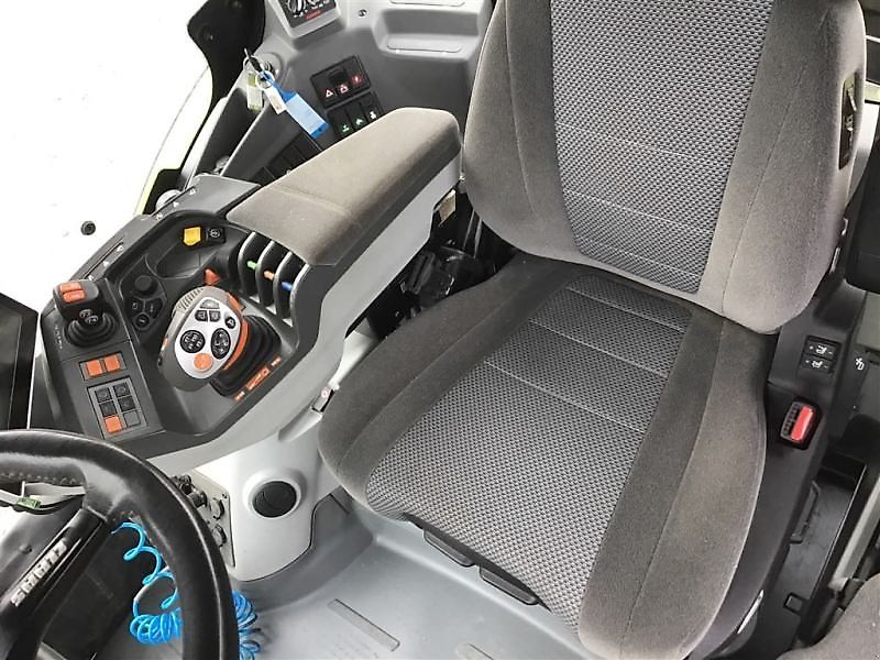 Claas TRAKTOR AXION 830 CM