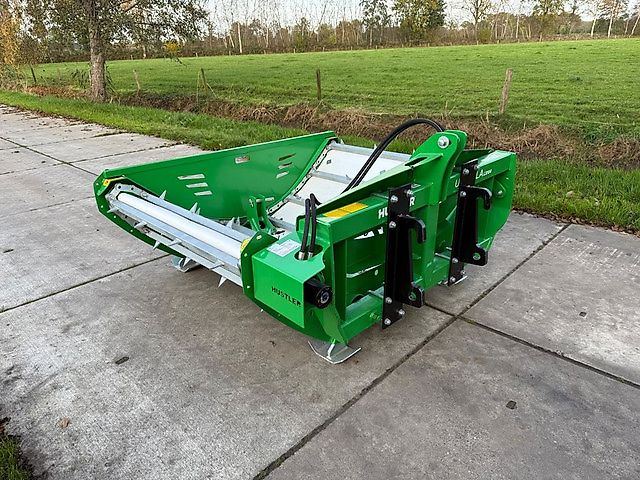Hustler LX104