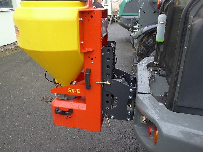 Adler ST-E Streuer Traktor Radlader Pick-up Lehner NEU