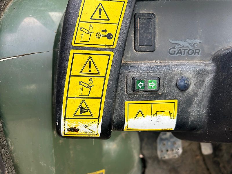 John Deere XUV 855D OLIVE