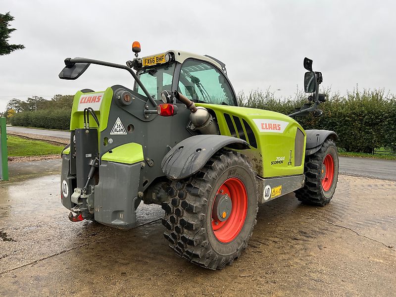 Claas SCORPION 7044
