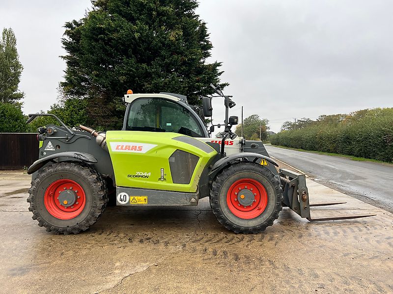 Claas SCORPION 7044