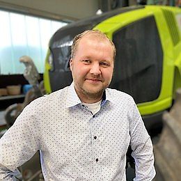 Contact Mr. Dirk Mohr